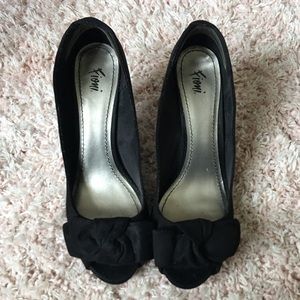 Black open toe bow detail heels, what’s not to love?
